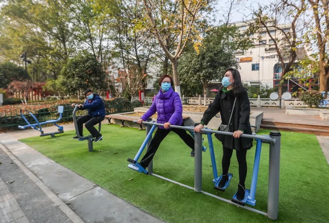 老旧小区安装健身器材,方便市民健身娱乐