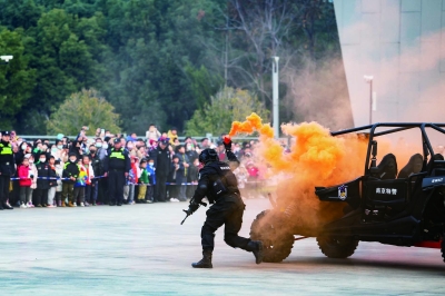 惊心动魄的特警反恐演练。