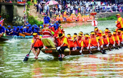 已流淌了2500多年的高淳胥河，每年农历五月十三龙舟竞渡民俗活动热闹举行。 通讯员 韦东宁 南京日报/紫金山新闻记者 段仁虎 摄