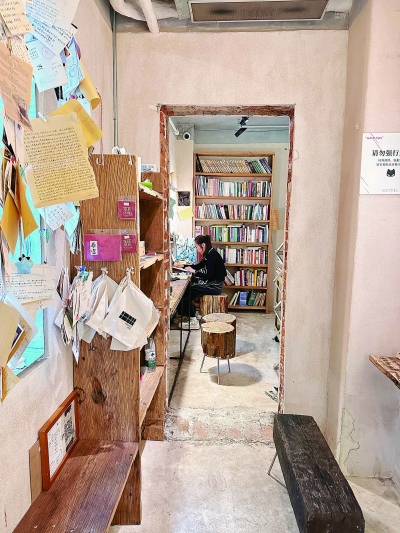  “一间很小的书店”。南京日报/紫金山新闻记者 江芬芬 摄
