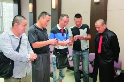 史俊杰帮劳动者讨回欠薪。 通讯员供图