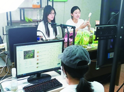 助农直播现场︒李润联 摄