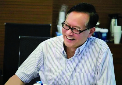 高士华，中国社会科学院近代史研究所研究员、《抗日战争研究》原主编，现为苏州城市学院特聘教授，主要研究方向为近代中外关系史、抗日战争史，承担国家社科基金抗日战争研究重大专项工程项目“日本《战史丛书》翻译工程”，在《求是》《人民日报》《史学月刊》《抗日战争研究》等报刊发表论文数十篇。