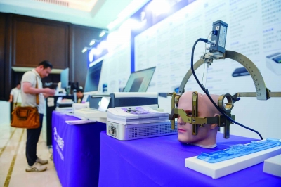 南京山海医疗科技有限公司的“明瞳”电生理记录与刺激设备。 南京日报/紫金山新闻记者 孙中元 摄