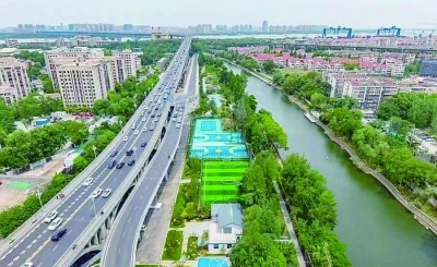 长江大桥南引桥下的球场。南京建设供图
