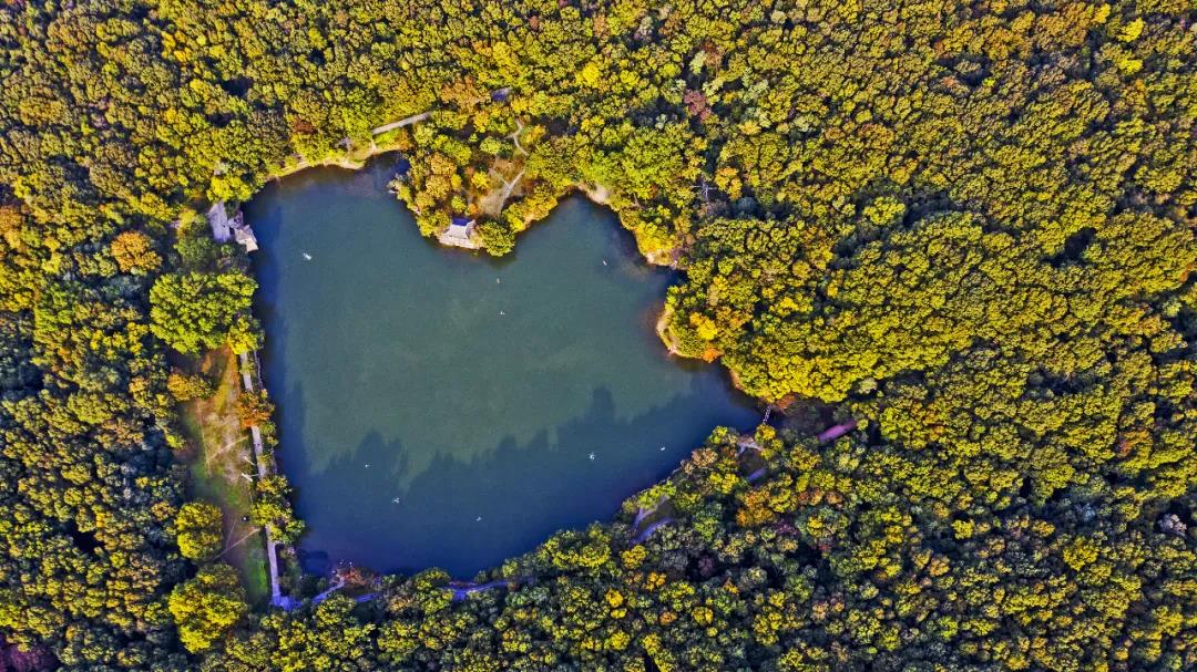 紫霞湖。图源：视觉中国