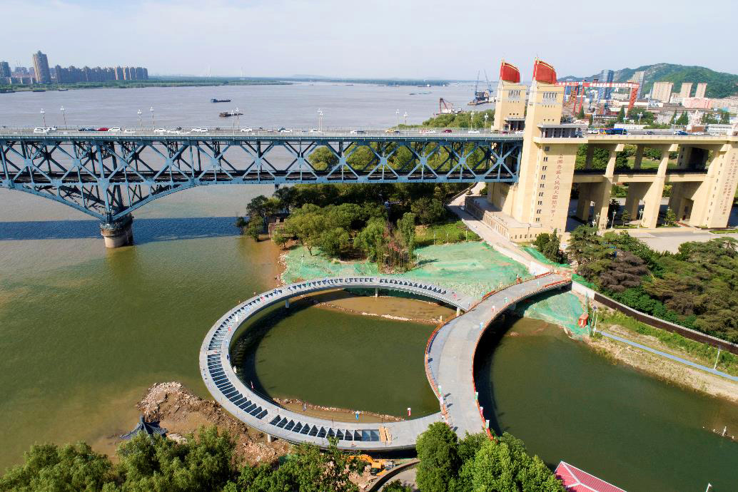 金川河入江口景观桥正在建设中