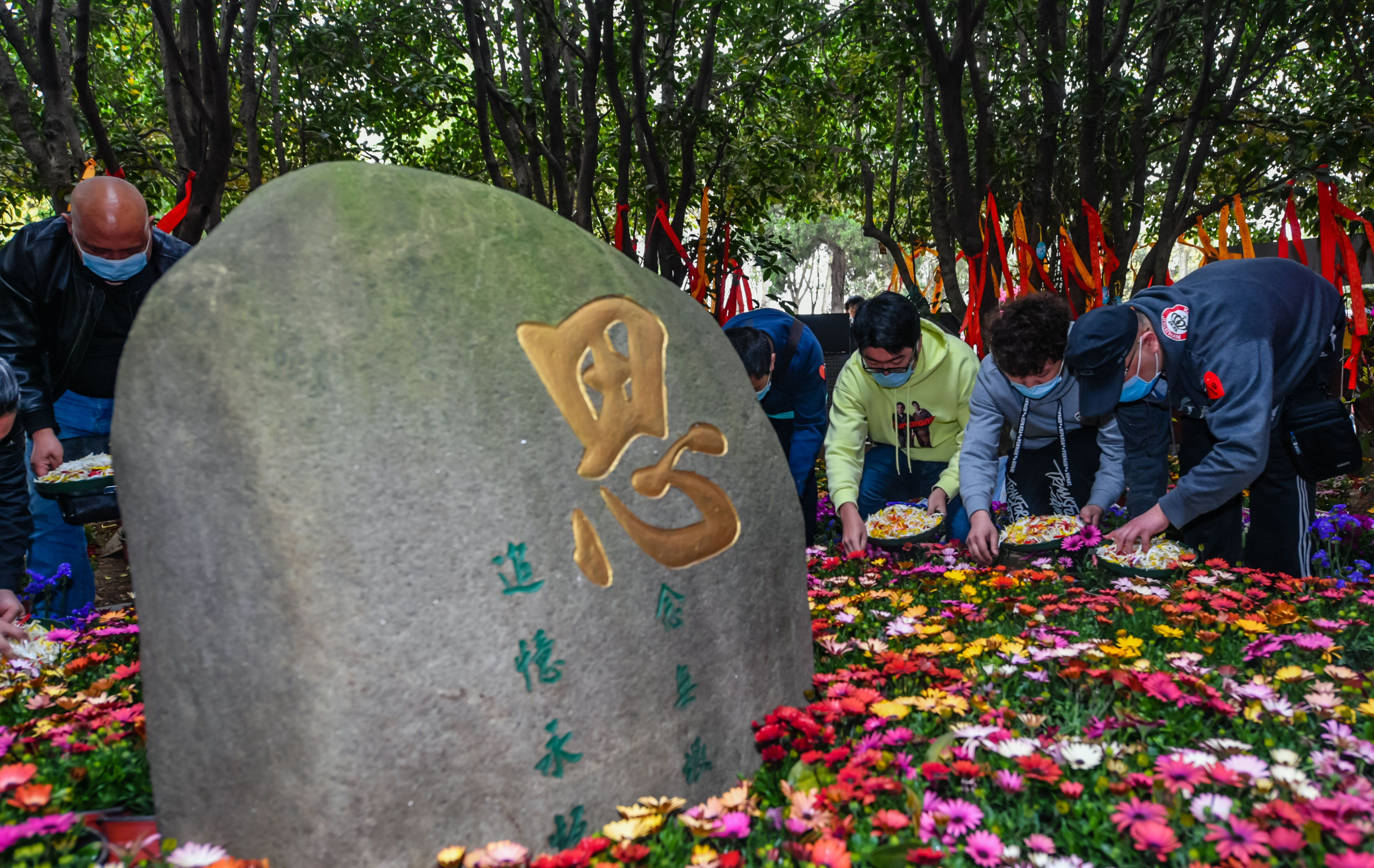 3月30日,在雨花功德園思園生態廣場,生態葬家屬代表,市屬公墓代表等