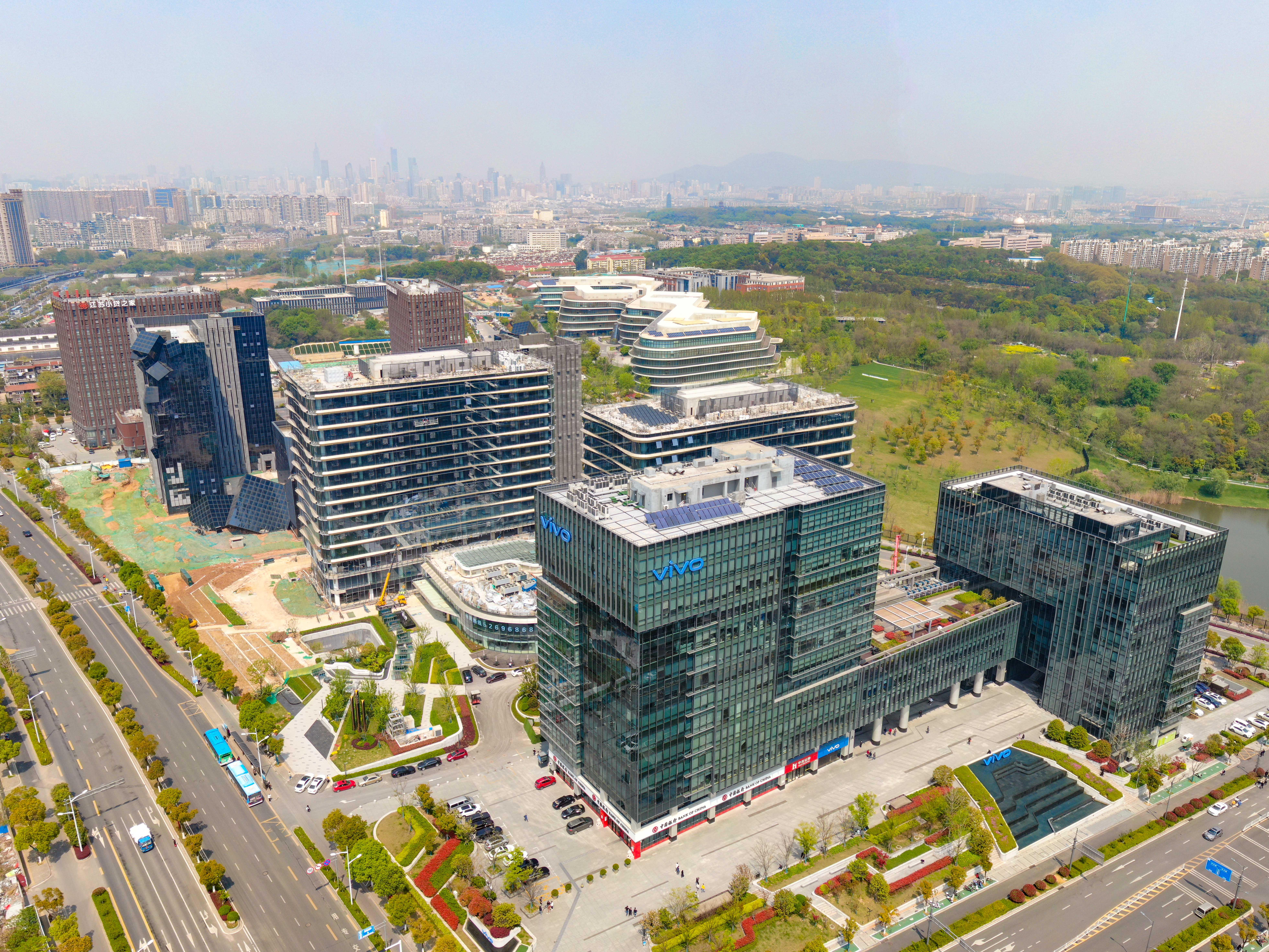 中国（南京）软件谷北园，一幢幢崭新的高楼拔地而起。通讯员 庄雷 林园园 南报融媒体记者 冯芃 摄