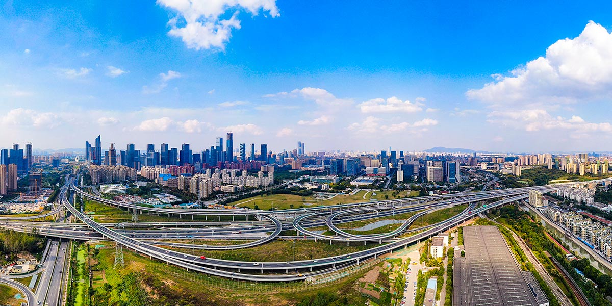 "巨无霸"油坊桥立交助力拥江发展