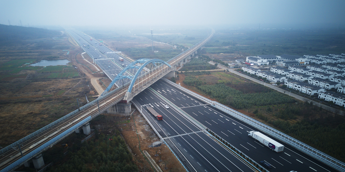 宁合高速改扩建工程南京段通车