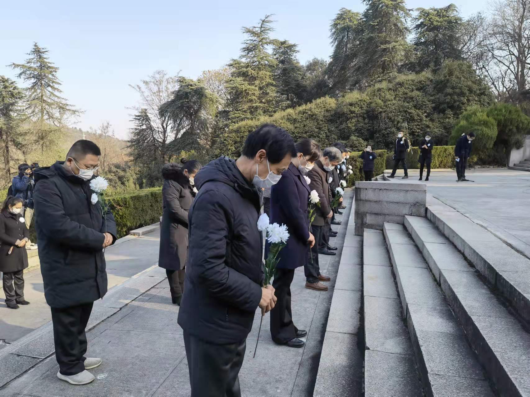 默哀鸣笛图片