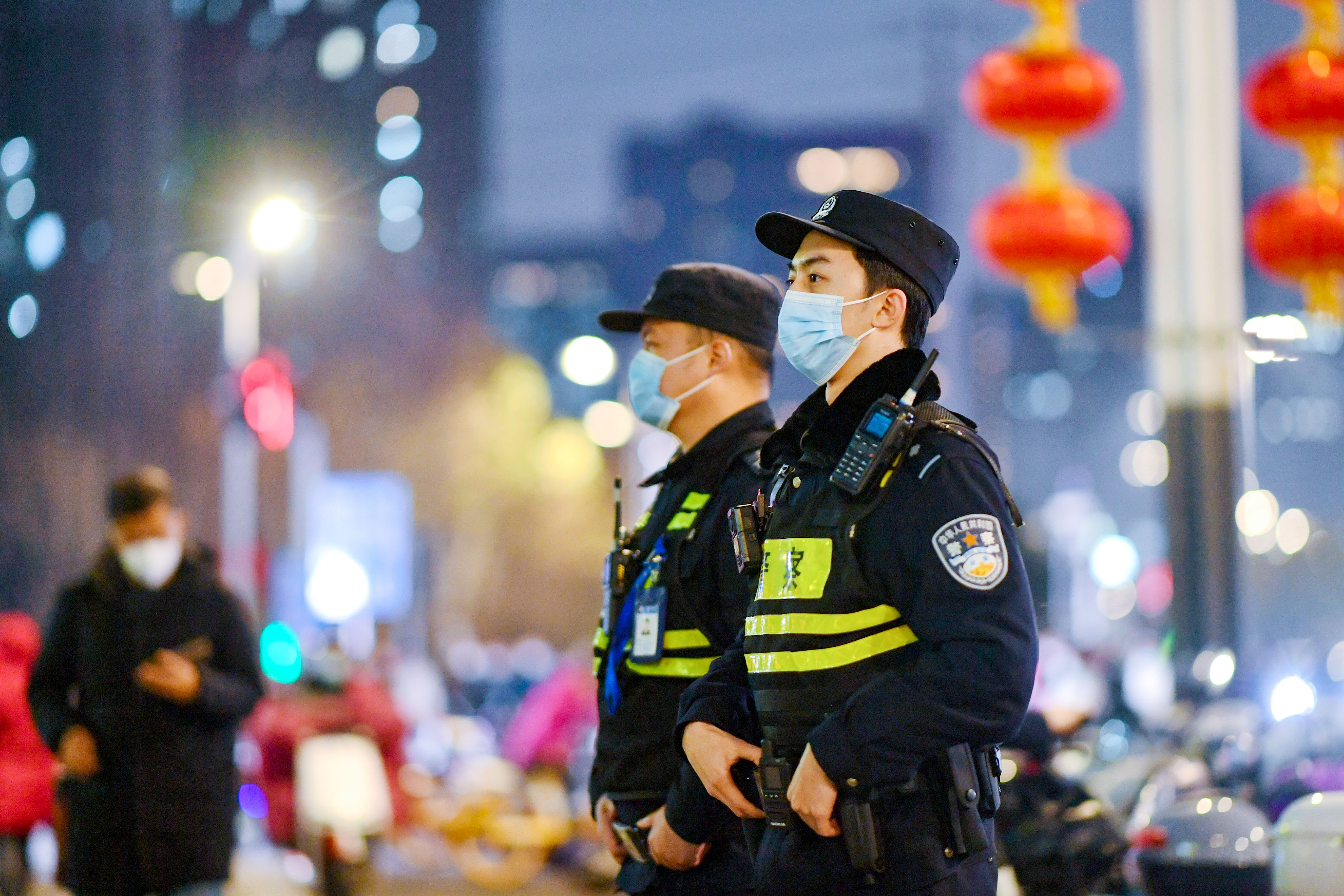 春节假期,南京警方实施治安防控一级勤务,广大公安民警,辅警坚守岗位