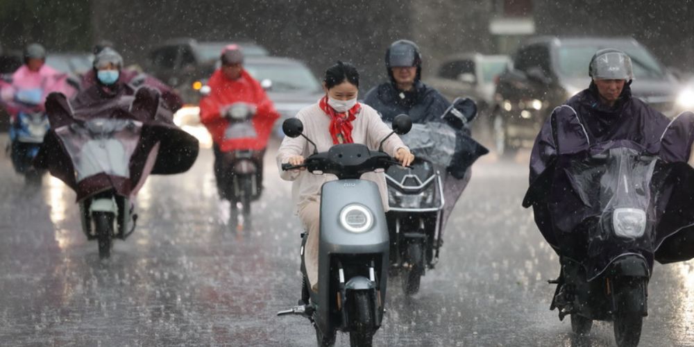 南京迎來入梅后首場大雨