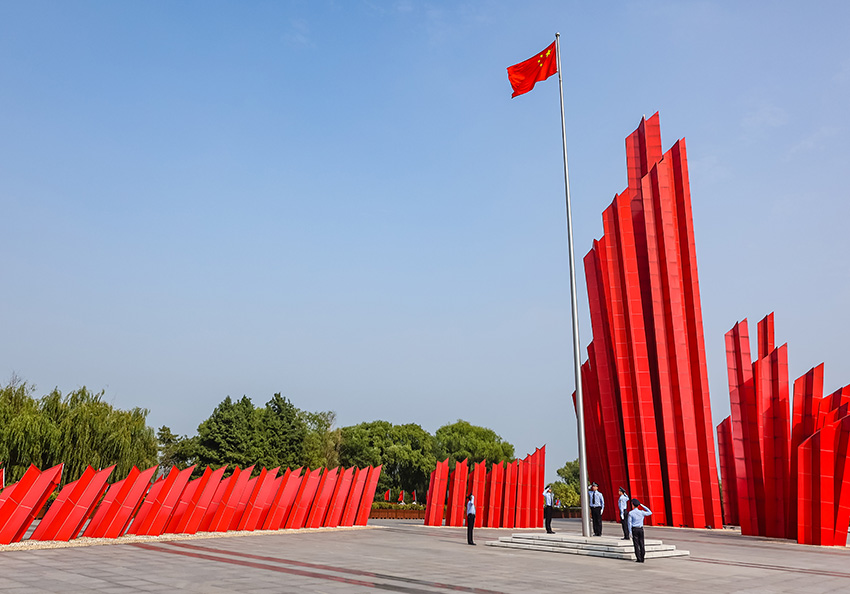 渡江胜利纪念馆举行国庆升旗仪式
