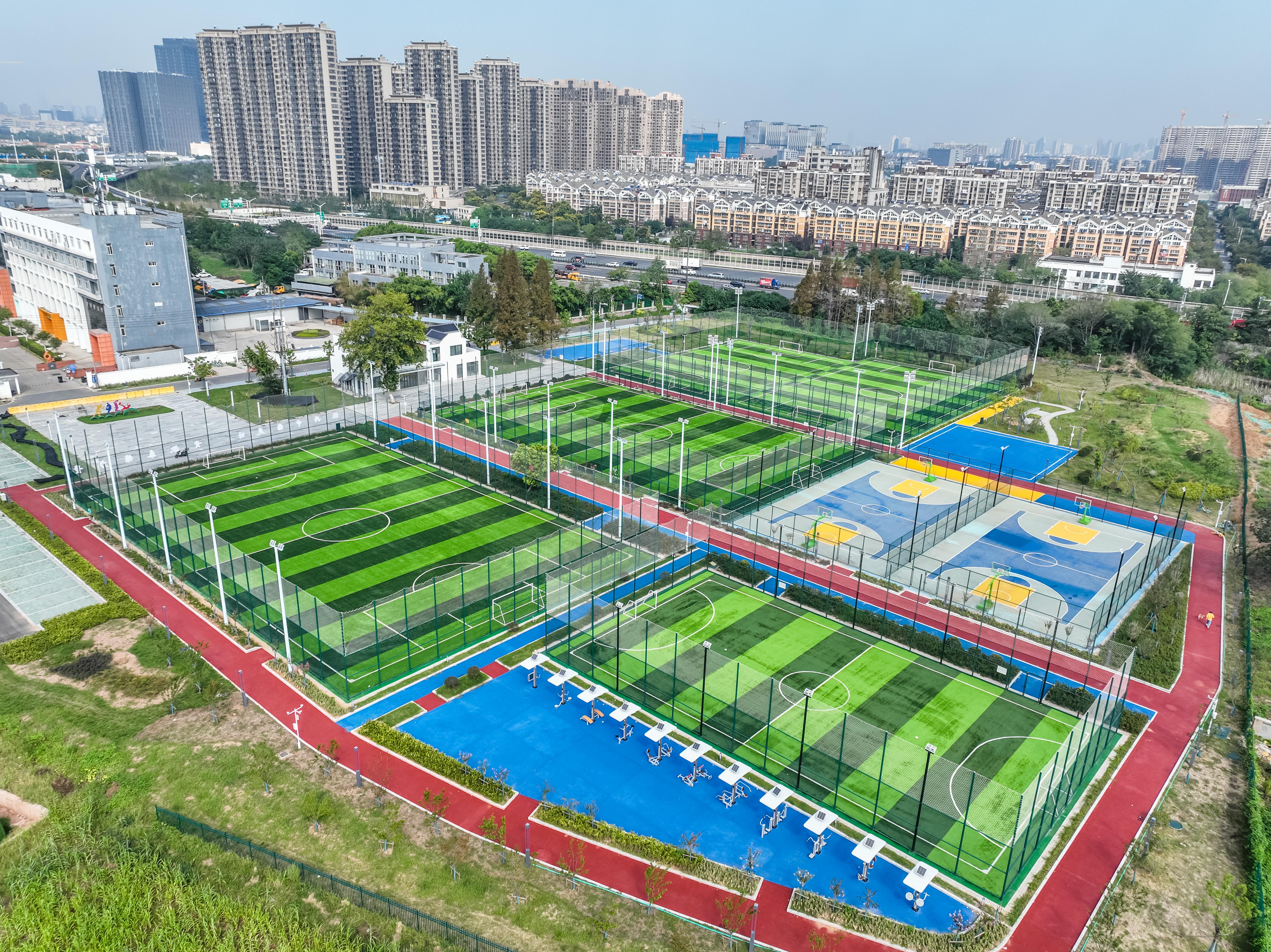 南京南部新城再添一个足球公园。 通讯员 张春 南京日报/紫金山新闻记者 董家训 摄