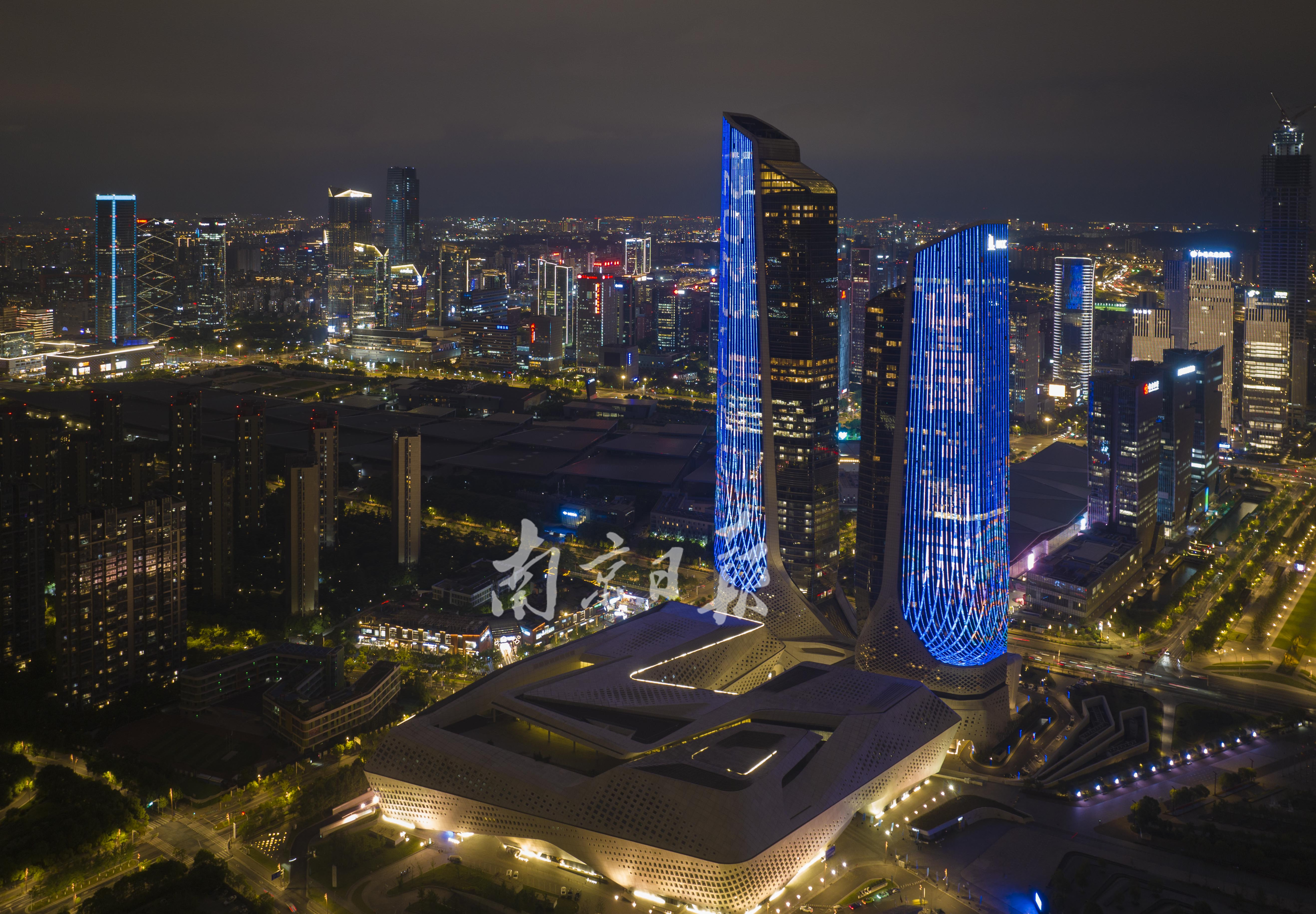 高楼灯光秀迎接江苏发展大会