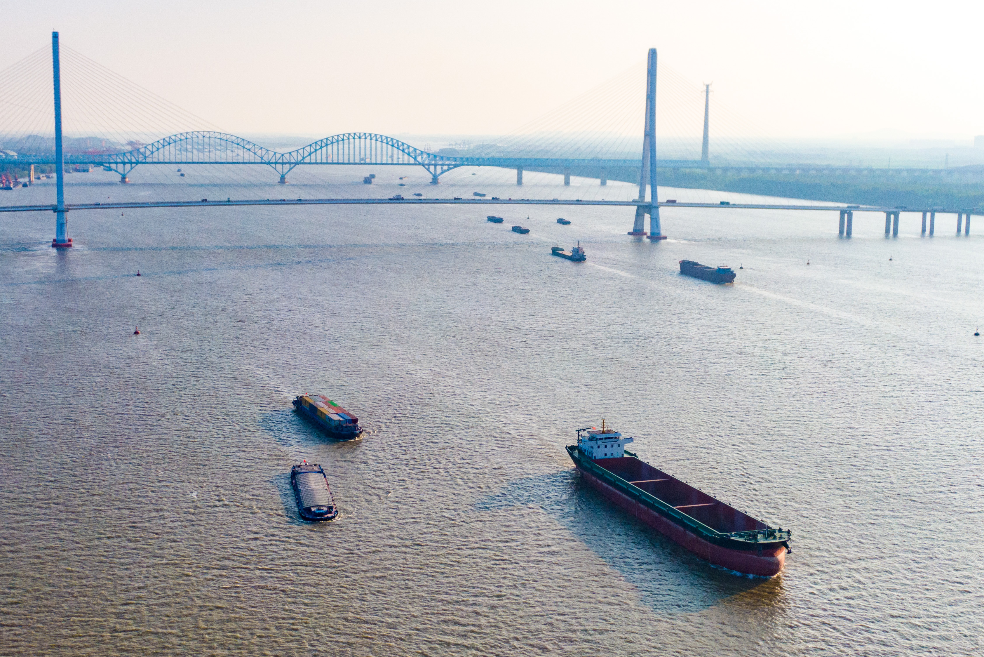 江苏南京长江黄金水道航运忙