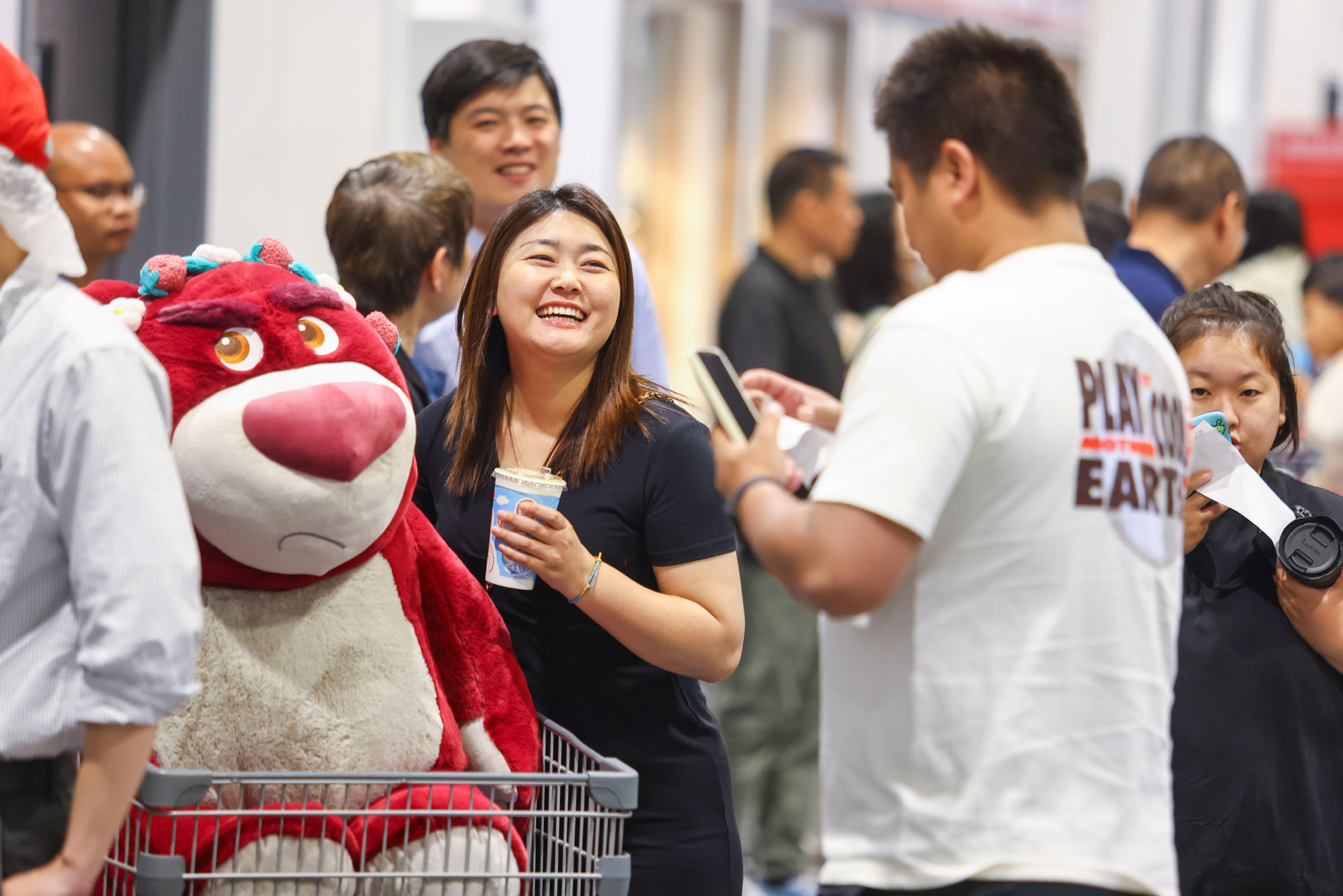 中国内地首家配备加油站的开市客会员店在江宁高新区开业，这是开市客中国内地第七家、南京首家会员店。