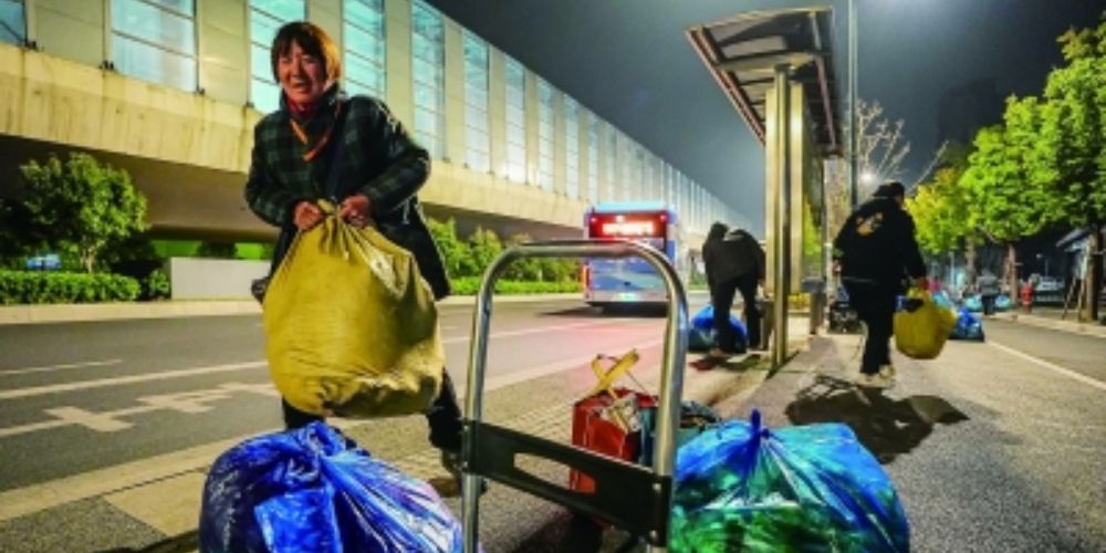 “卖菜公交”传递城市温度
