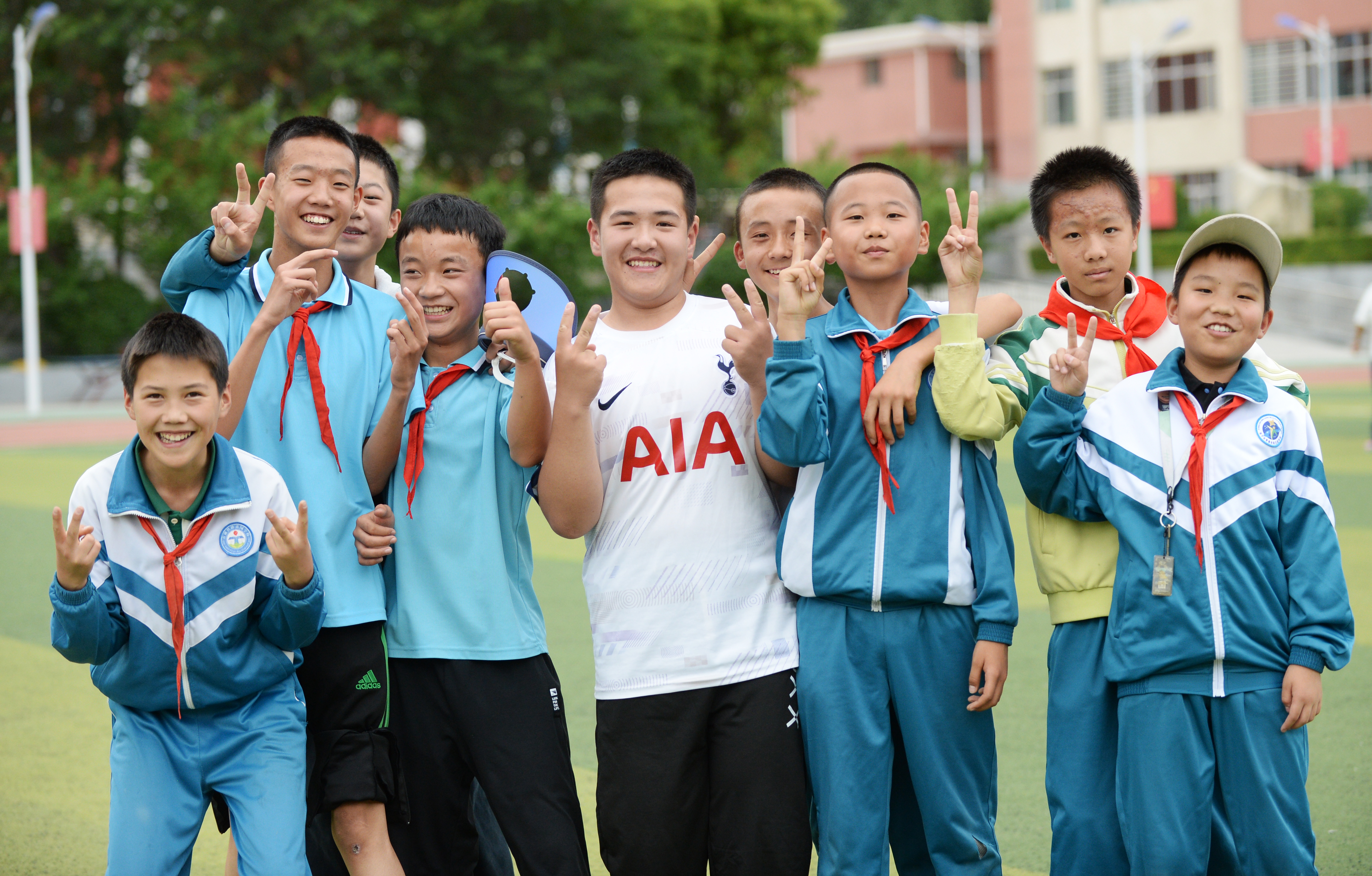 西宁市青藏铁路花园学校的学生们