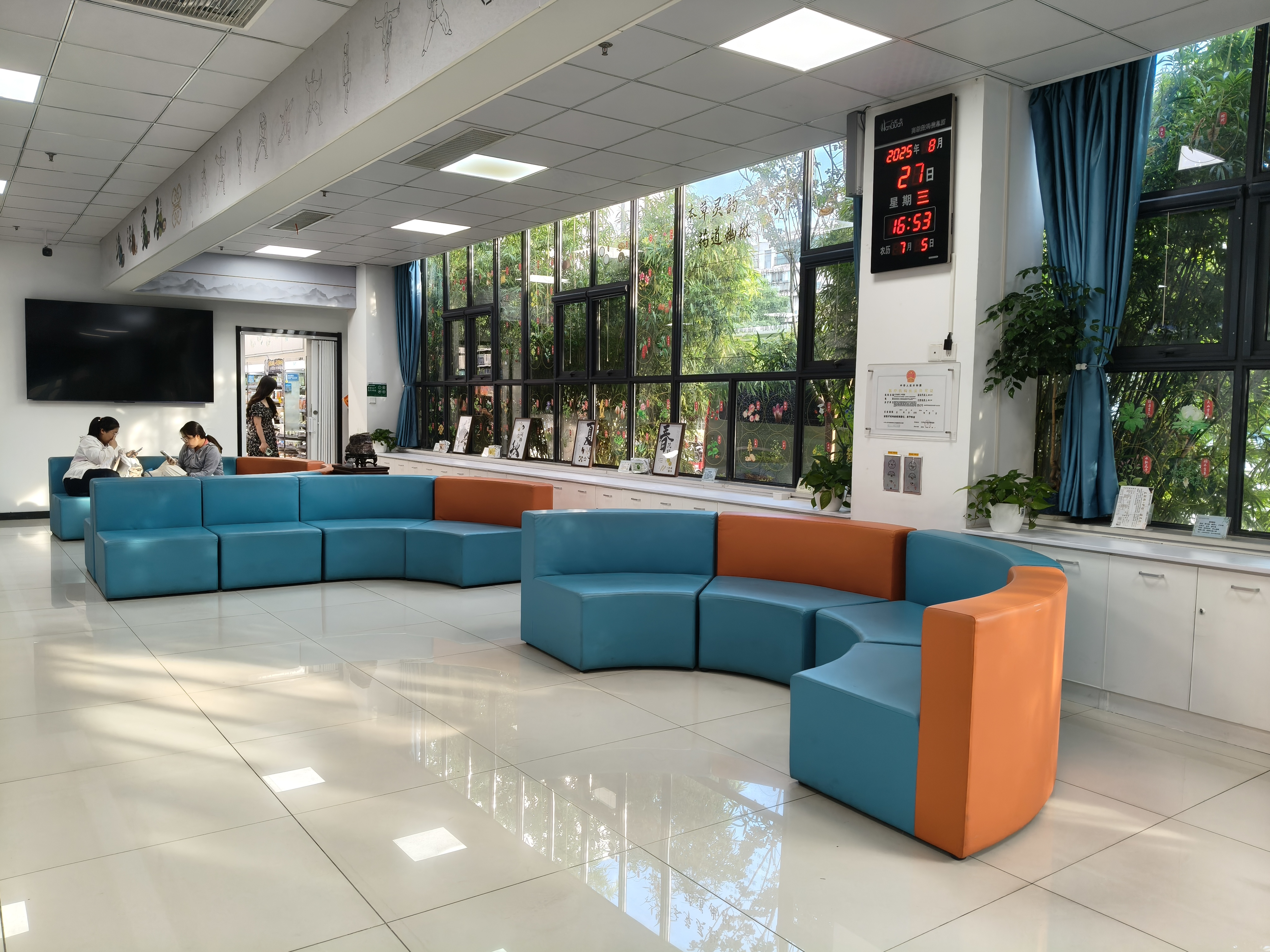 包含中国中医科学院眼科医院预约挂号陪诊一体重症患者全程照料，身心都得到安抚的词条