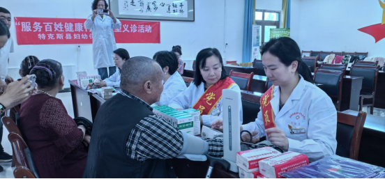 图（右一）为杭秋菊。