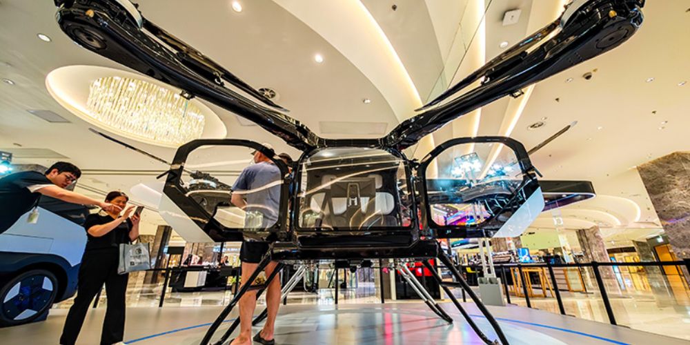 科技感拉满！分体式飞行汽车南京首展