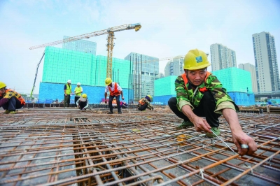 假期“不打烊” 重大项目“加速跑”