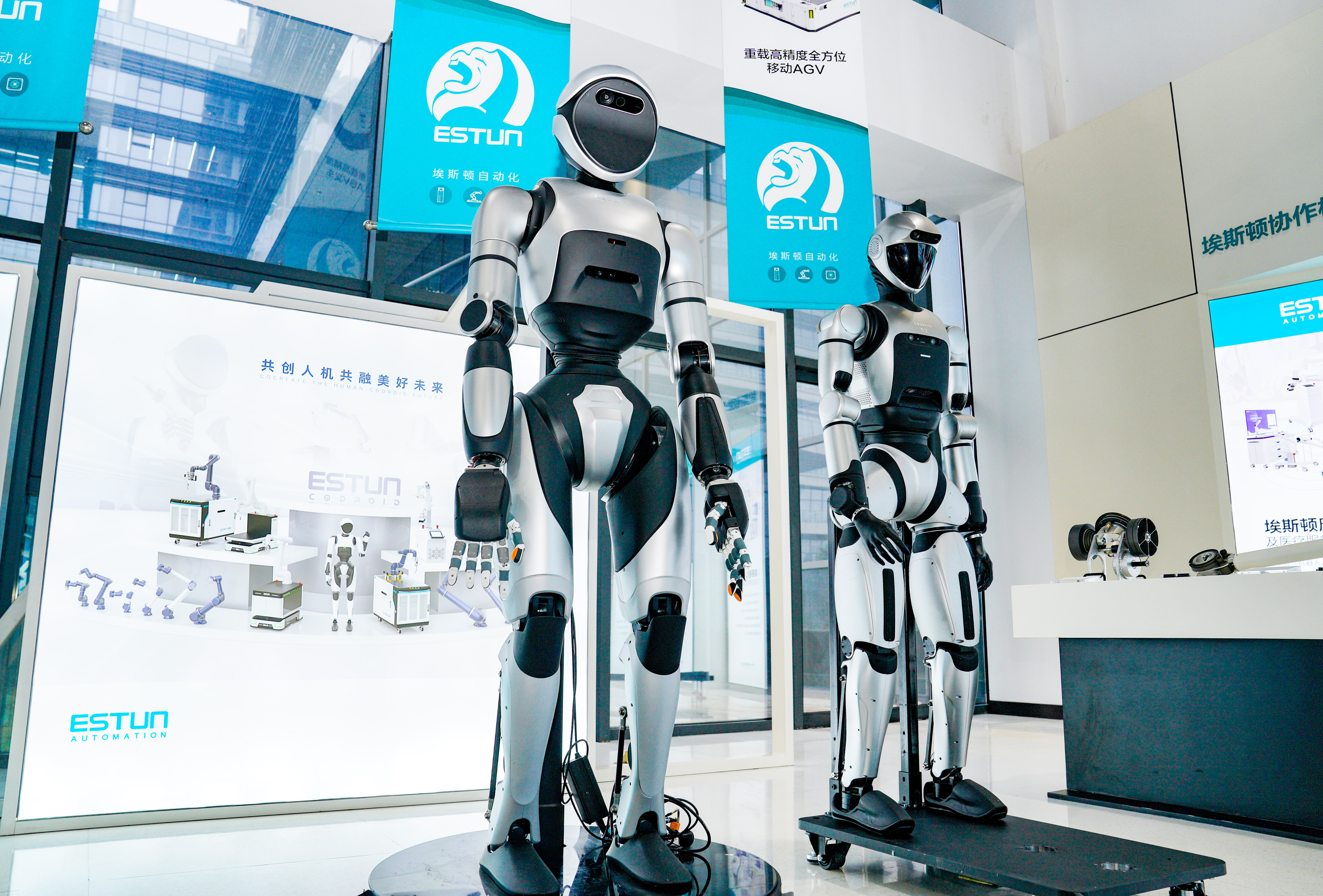 埃斯顿酷卓发布的人形机器人。南京日报/紫金山新闻记者 戚珂嘉 摄