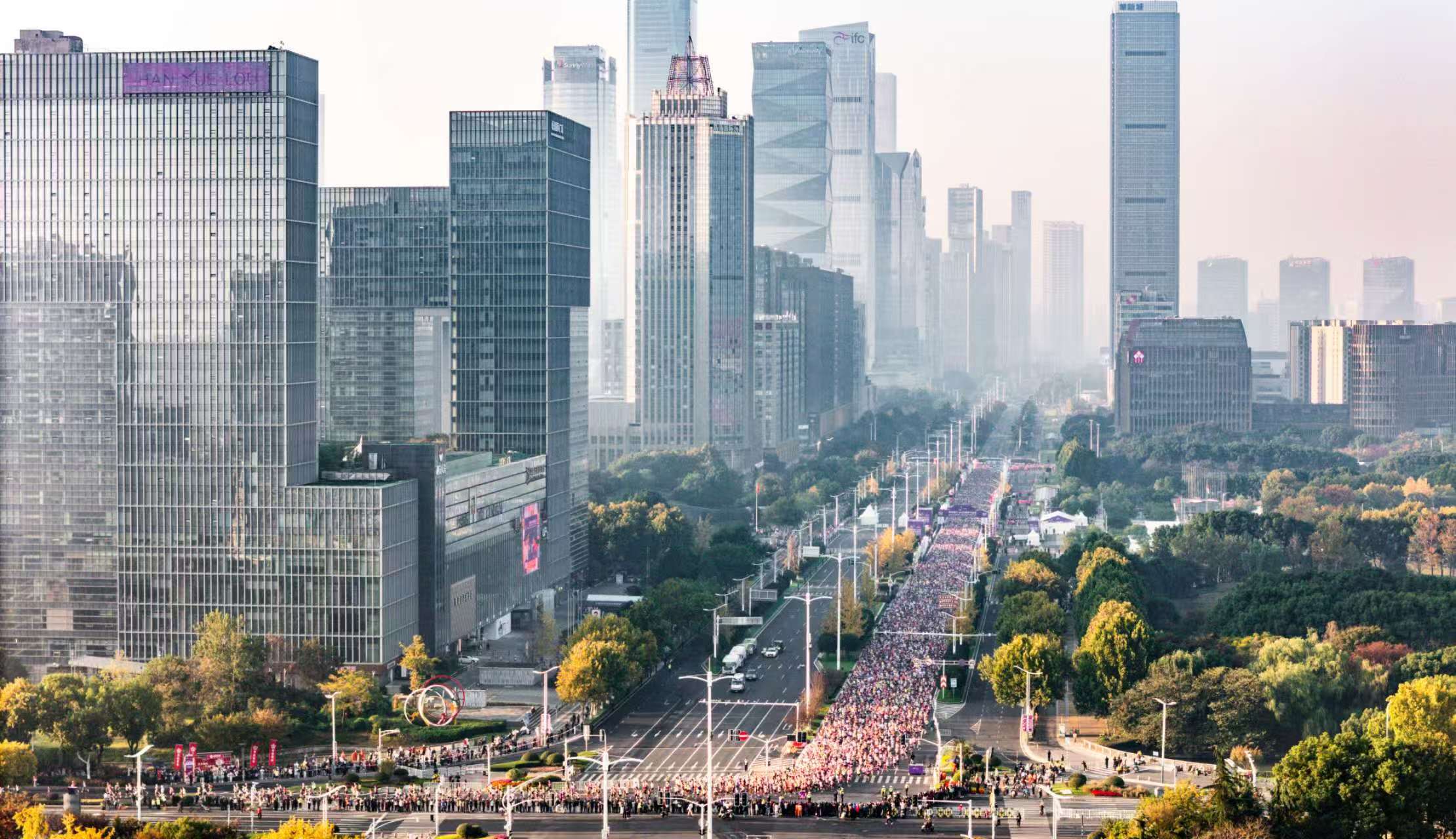 南马 一路奔跑 一路“读城”