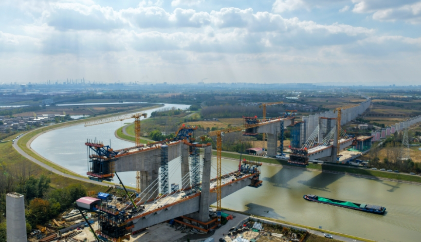 两桥施工忙 竞赛促干劲