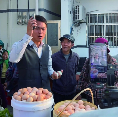 直播间里的民生三重奏