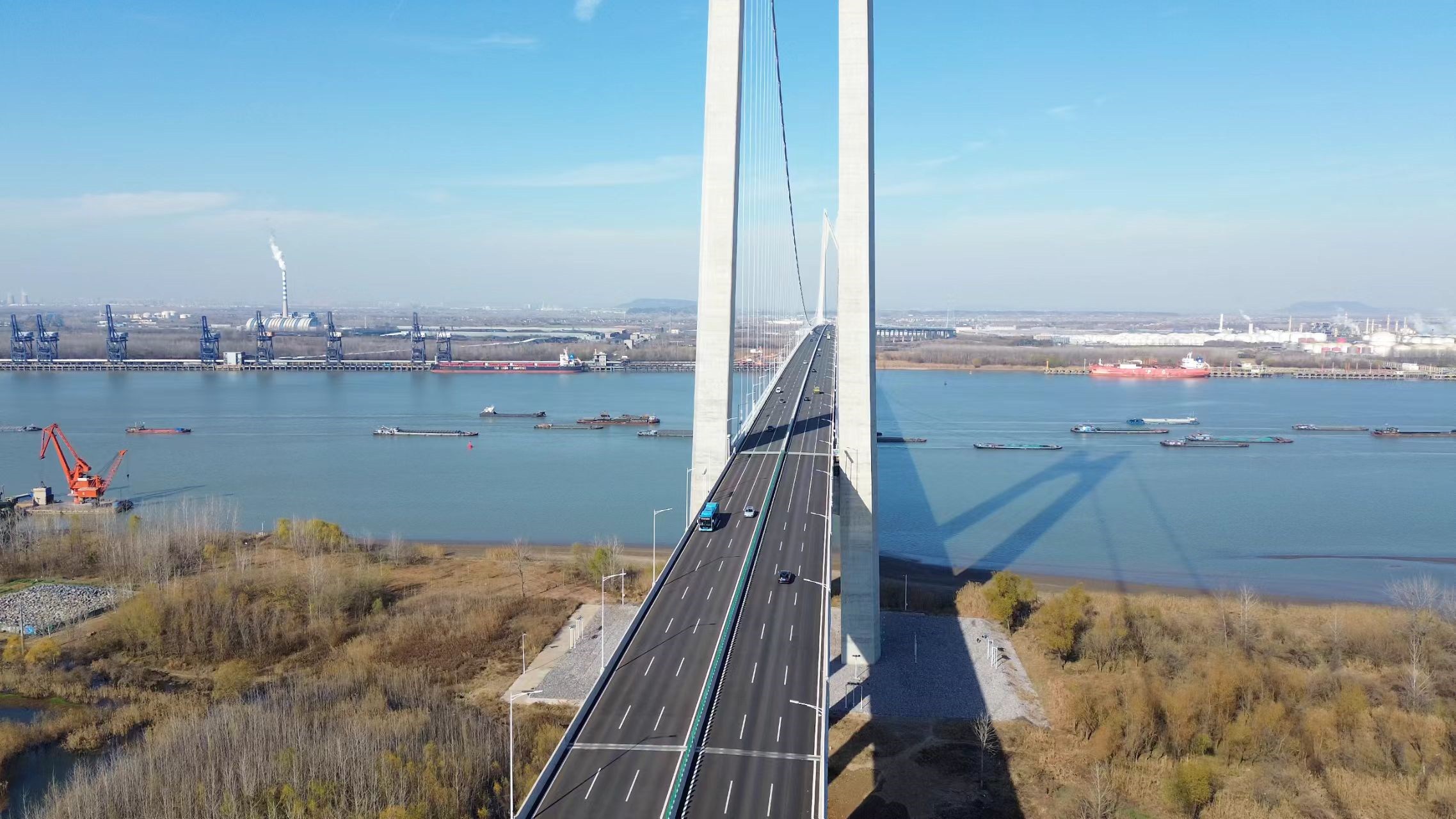 南京新生圩长江大桥首条公交线正式开通