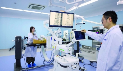 宁企造高端手术机器人热销