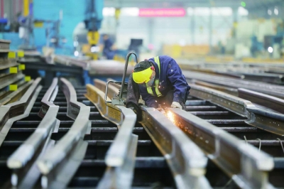 高科技道岔企业年末生产忙