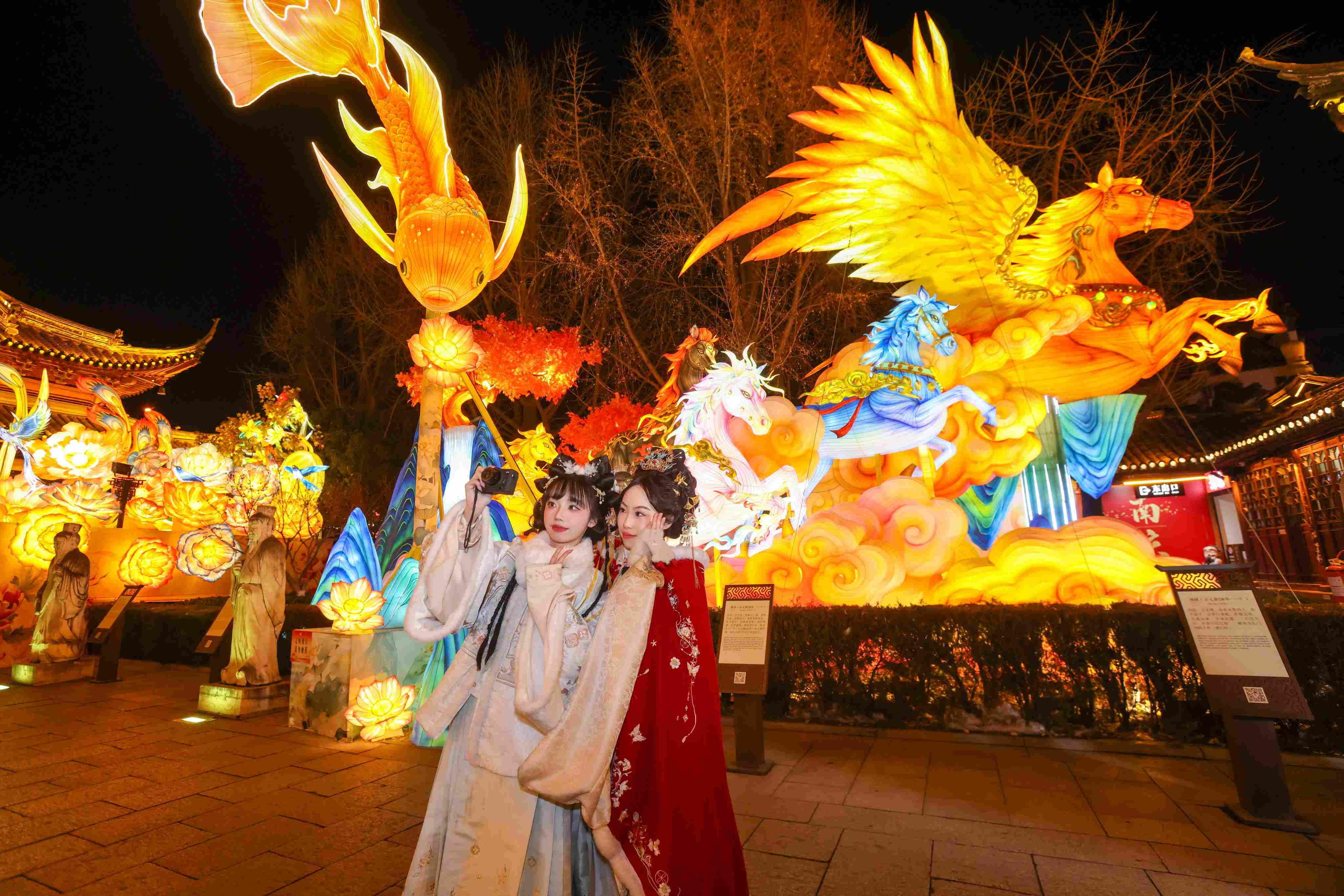 璀璨名片，秦淮灯会何以更“耀眼”？