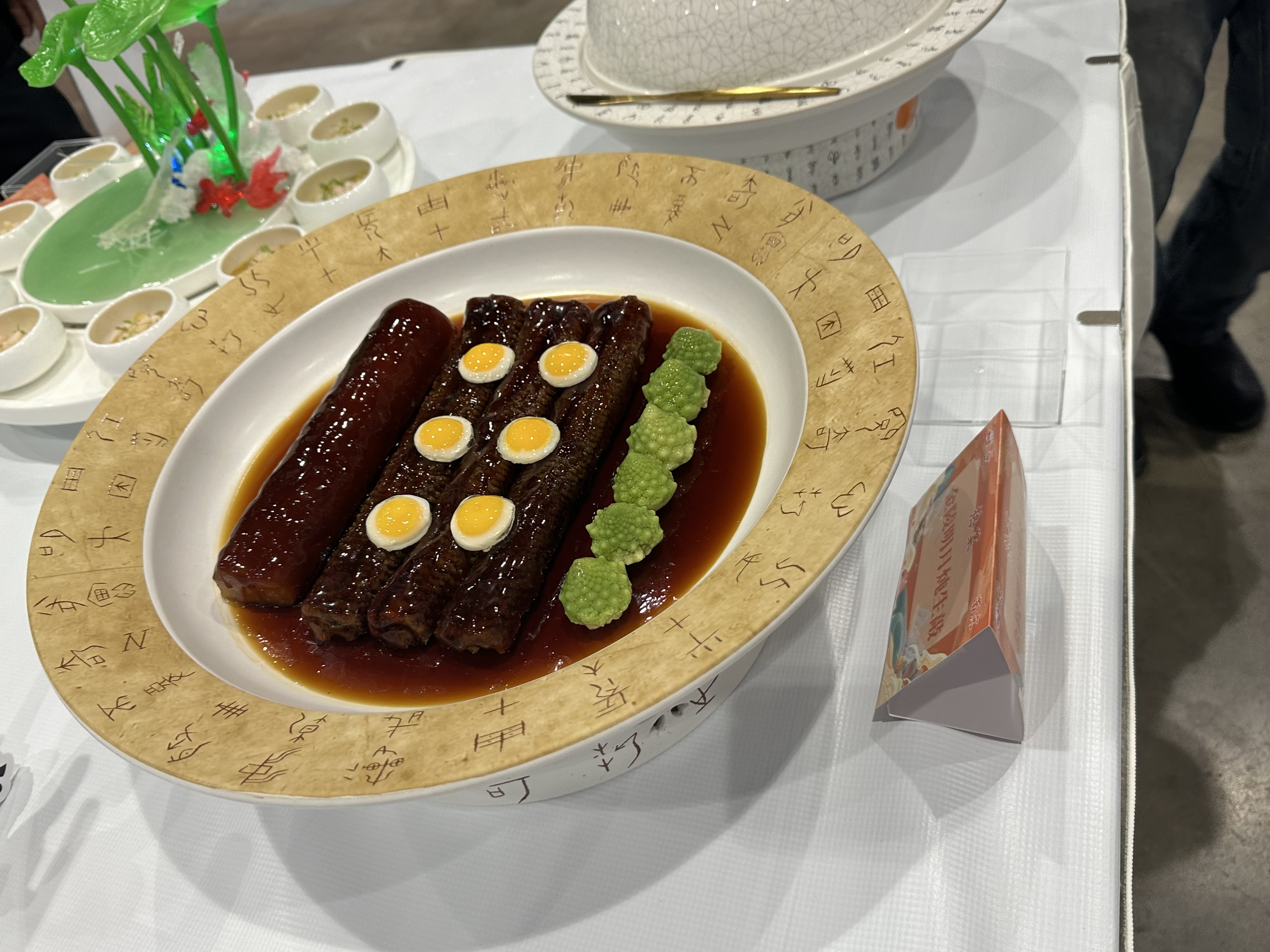 金陵明月炖生敲。