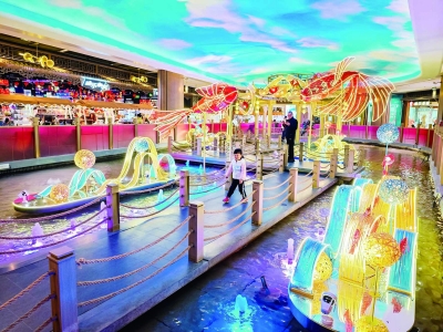 “秦淮渔火”花灯展   水街天幕流云转