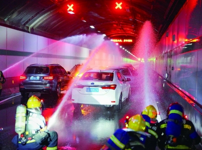 扬子江隧道开展无预案灭火救援实战演练