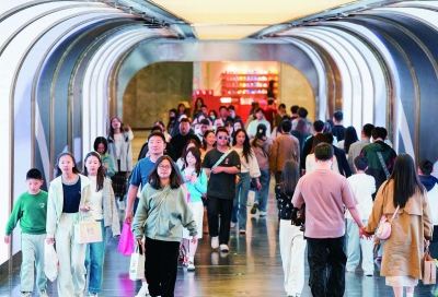 新街口商圈人流如织