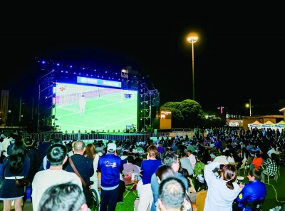 为绿茵场呐喊 向烟火气奔赴