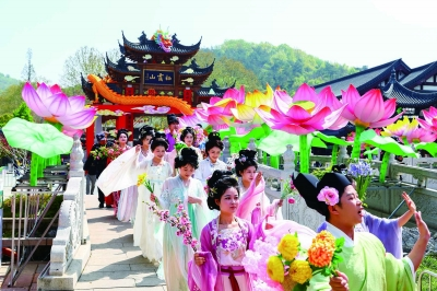 春日踏青，古风入画