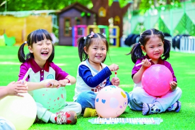 “世界微笑日”活动点亮快乐童年