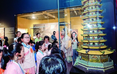 “文物寻踪”，提灯夜探琉璃塔