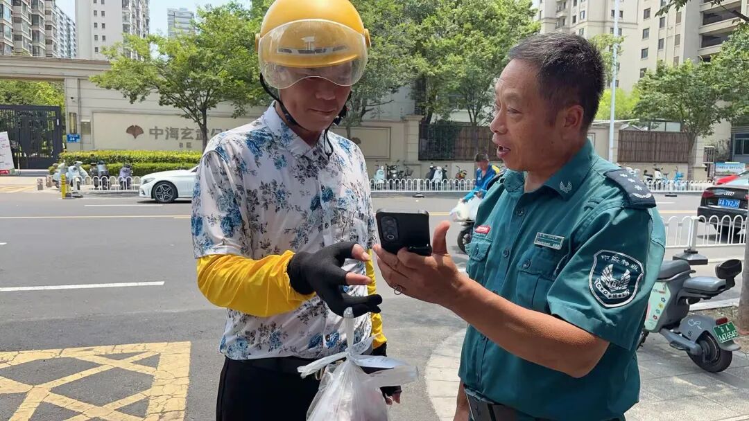 玄武区“骑手友好小区”覆盖率近100%
