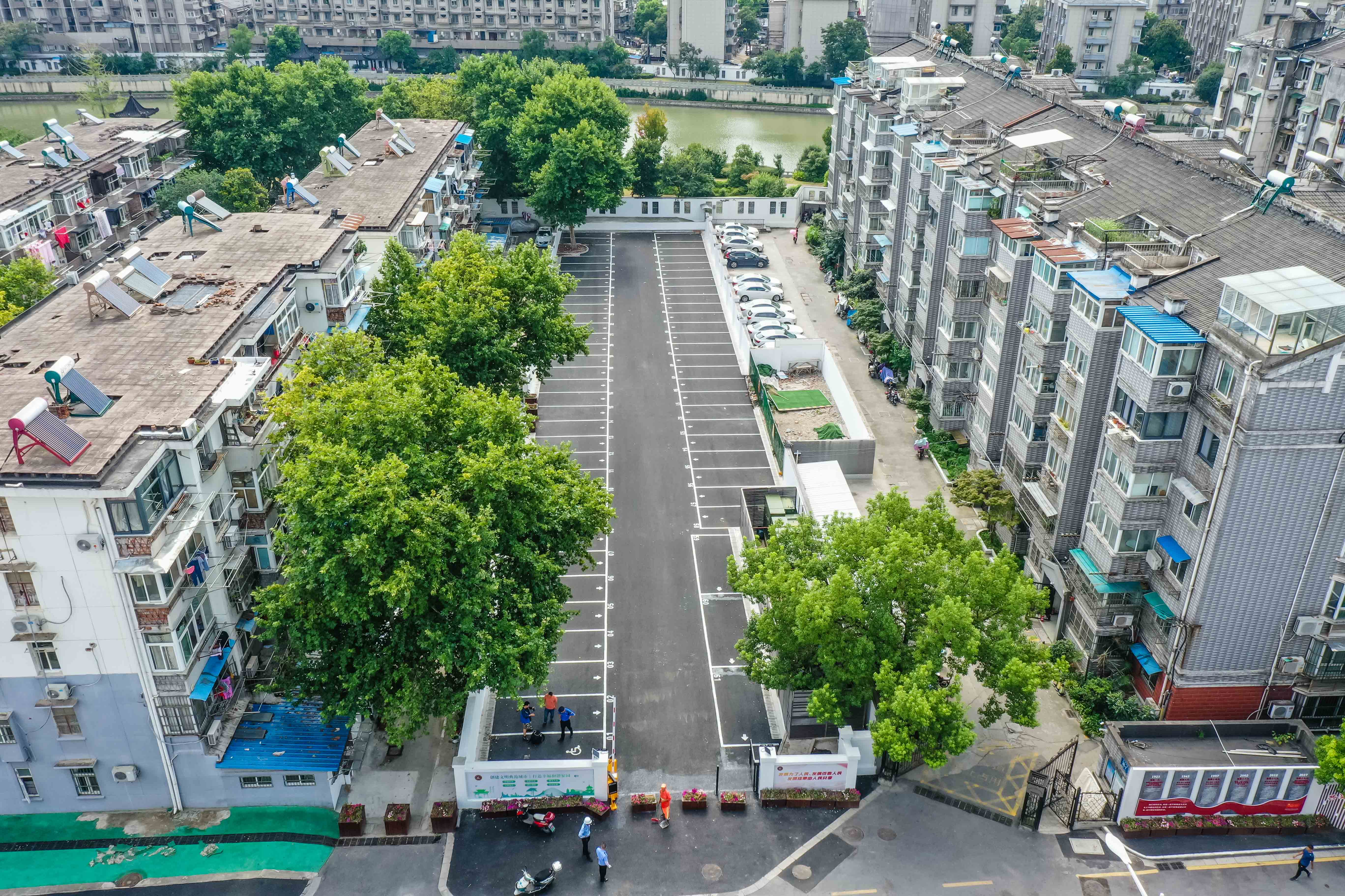 熱圖南京秦虹街道一老舊小區有了停車場