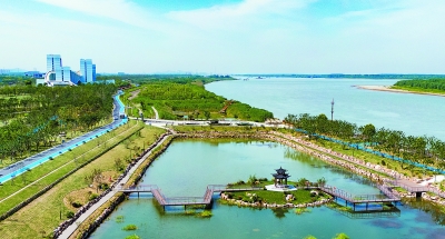 华林渔业社旧址经过改造后，成为风景优美的滨江公园。